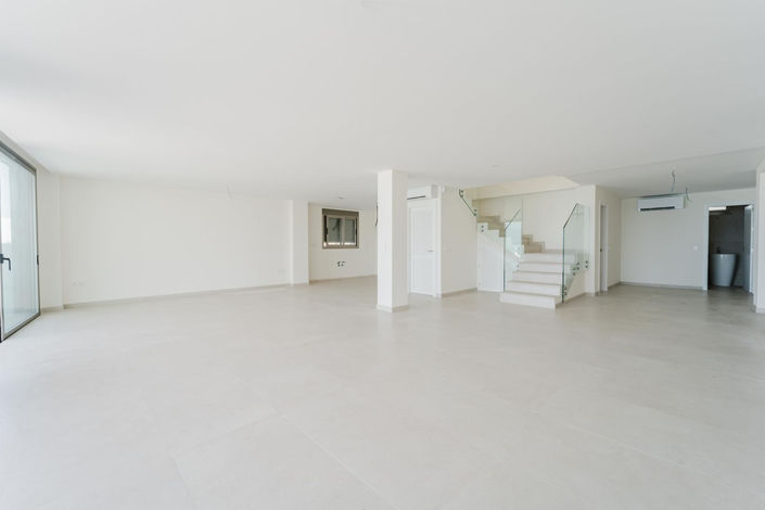Image No.15-4 Bed Villa for sale