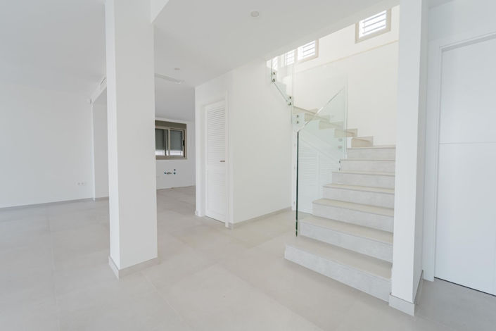 Image No.10-3 Bed Villa for sale