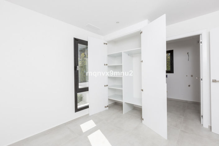 Image No.58-3 Bed Villa for sale