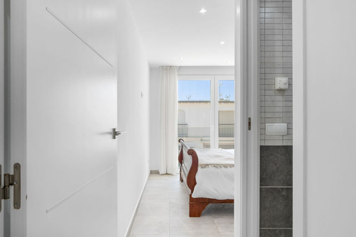Image No.27-3 Bed Townhouse for sale