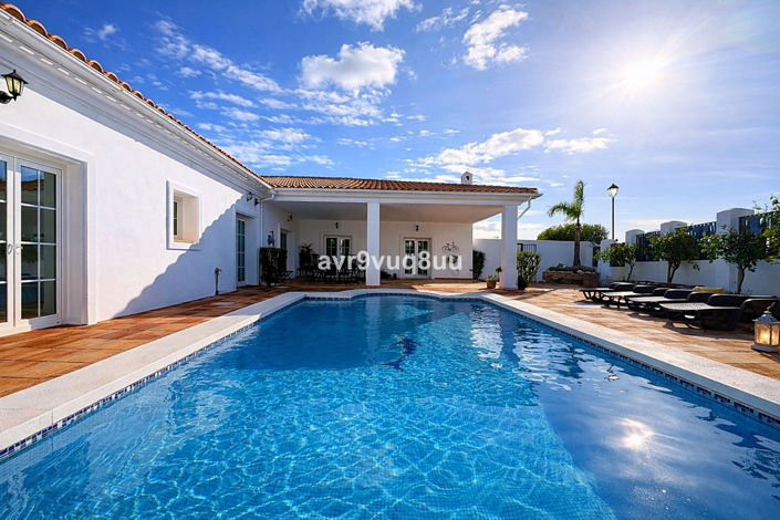Image No.2-7 Bed Villa for sale
