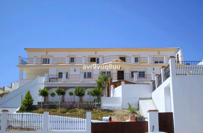Image No.3-7 Bed Villa for sale