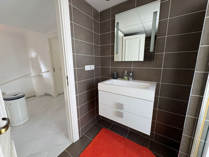Image No.38-3 Bed Semi-Detached for sale