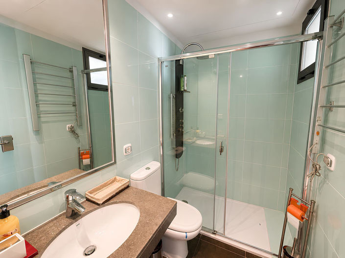 Image No.16-5 Bed Apartment for sale