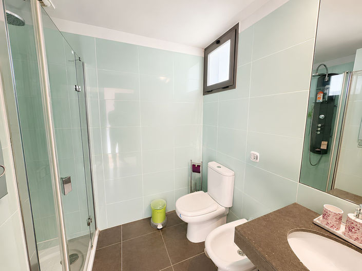 Image No.21-5 Bed Apartment for sale