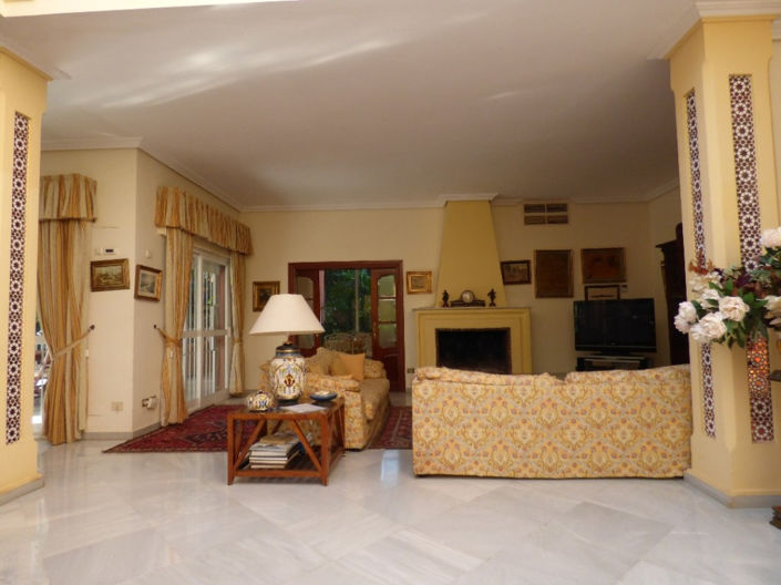Image No.4-9 Bed Villa for sale