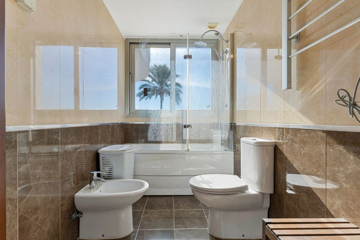 Image No.27-5 Bed Apartment for sale