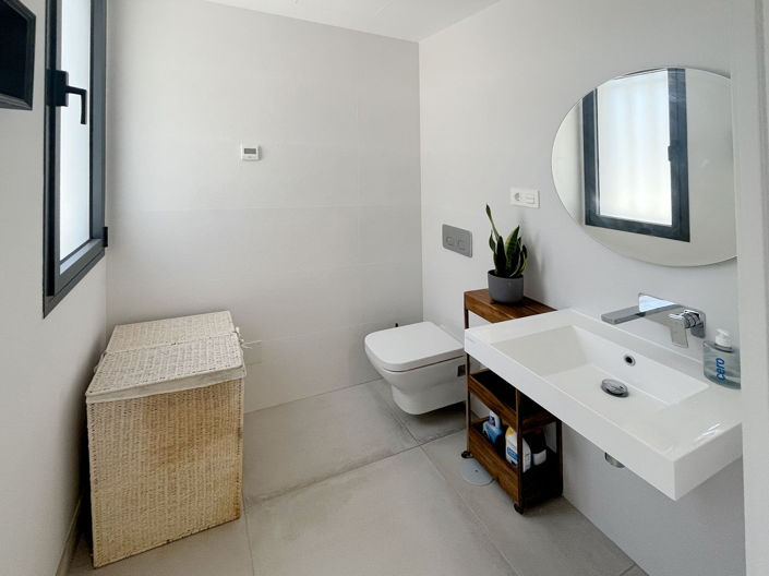 Image No.13-3 Bed Townhouse for sale