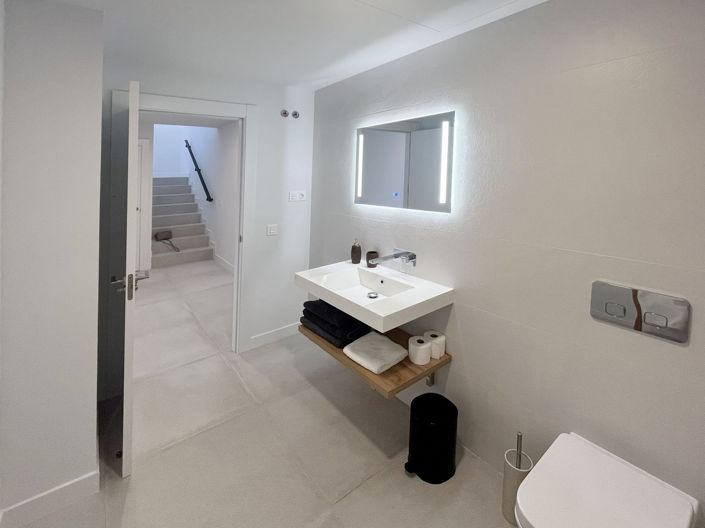 Image No.19-3 Bed Townhouse for sale