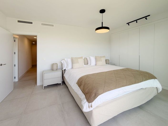 Image No.20-3 Bed Townhouse for sale