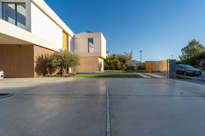 Image No.58-5 Bed Villa for sale
