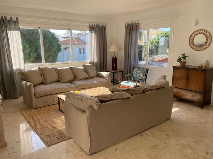 Image No.3-4 Bed Villa for sale
