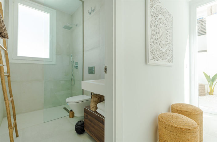 Image No.18-9 Bed Villa for sale