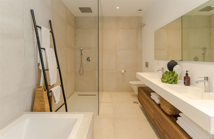 Image No.38-9 Bed Villa for sale