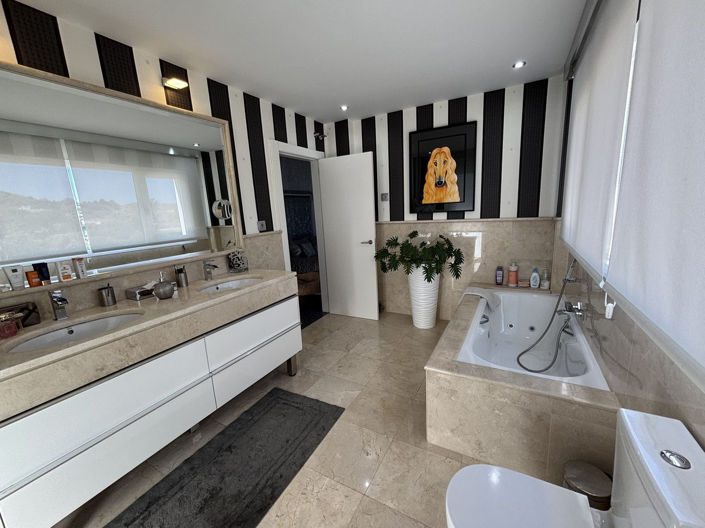 Image No.16-5 Bed Villa for sale