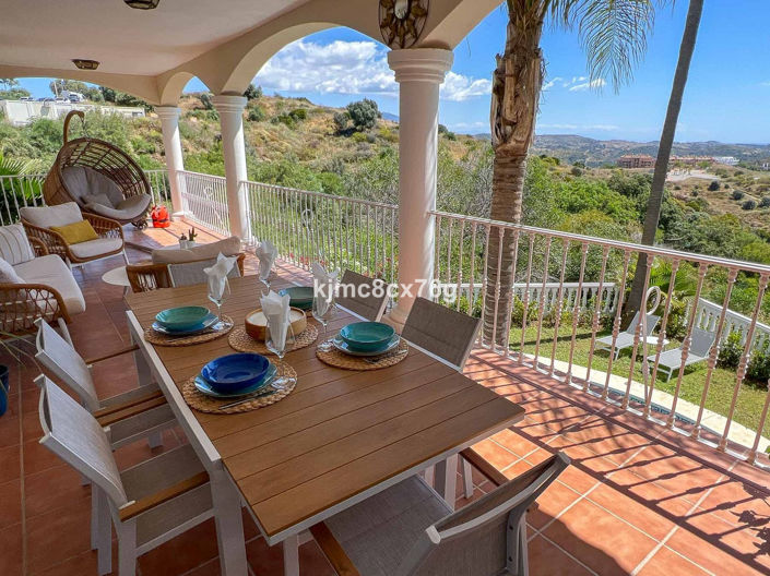 Image No.17-6 Bed Villa for sale