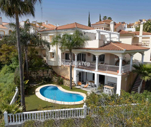 Image No.2-6 Bed Villa for sale