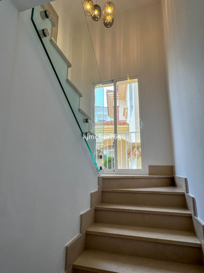 Image No.25-6 Bed Villa for sale