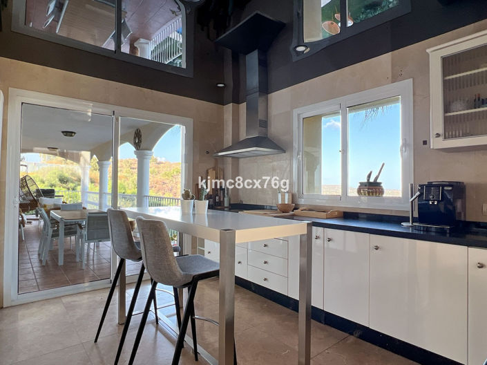 Image No.8-6 Bed Villa for sale