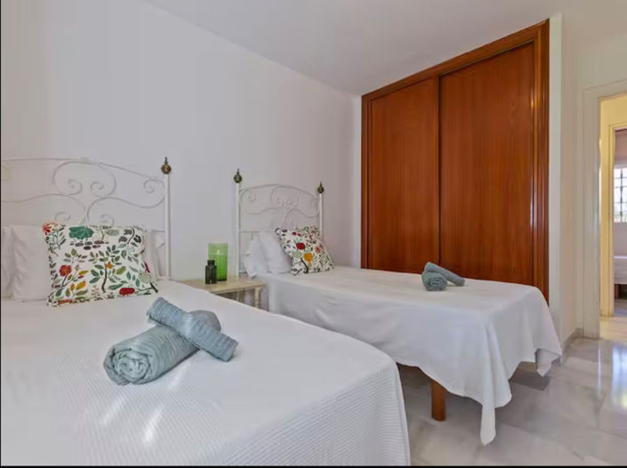 Image No.25-6 Bed Villa for sale
