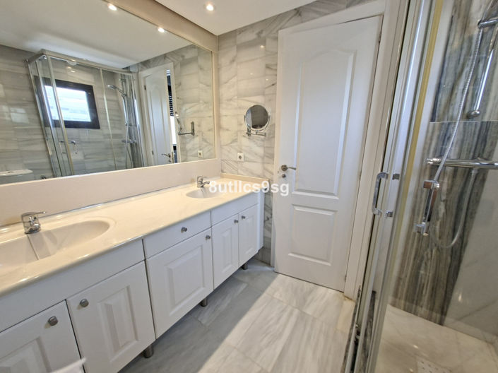 Image No.25-3 Bed Apartment for sale