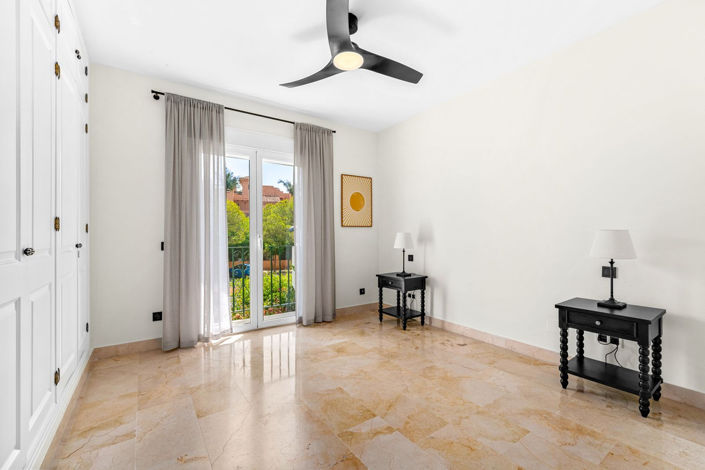 Image No.21-3 Bed Apartment for sale