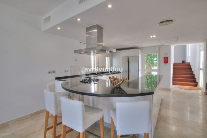 Image No.12-5 Bed Villa for sale