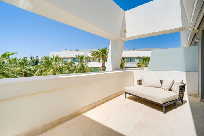 Image No.17-4 Bed Townhouse for sale