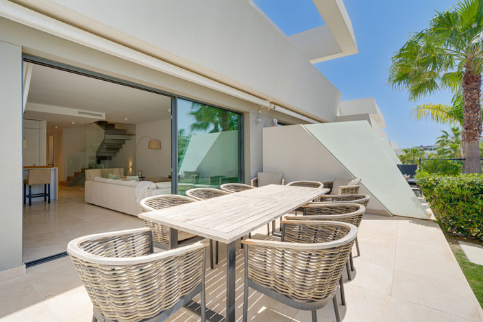 Image No.22-4 Bed Townhouse for sale