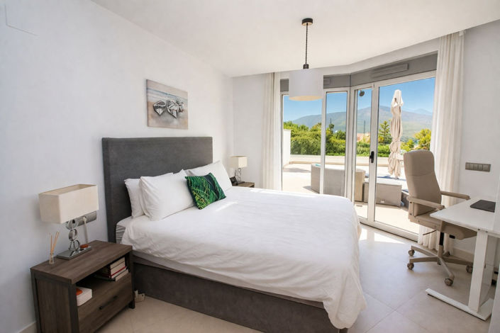 Image No.20-3 Bed Apartment for sale
