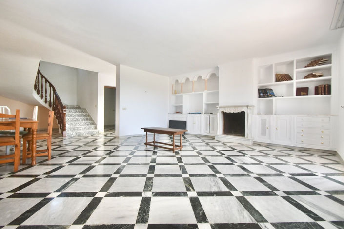 Image No.16-5 Bed Villa for sale