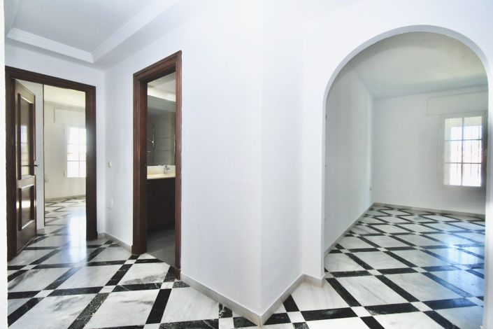 Image No.20-5 Bed Villa for sale
