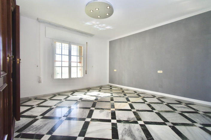 Image No.26-5 Bed Villa for sale