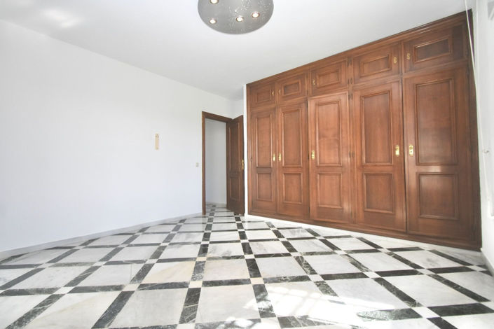 Image No.27-5 Bed Villa for sale