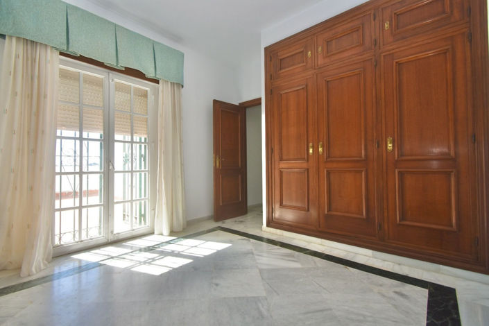 Image No.38-5 Bed Villa for sale