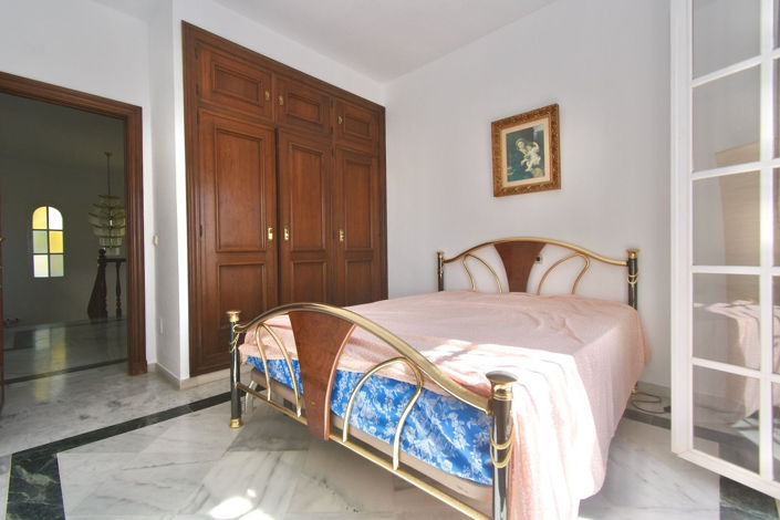 Image No.40-5 Bed Villa for sale