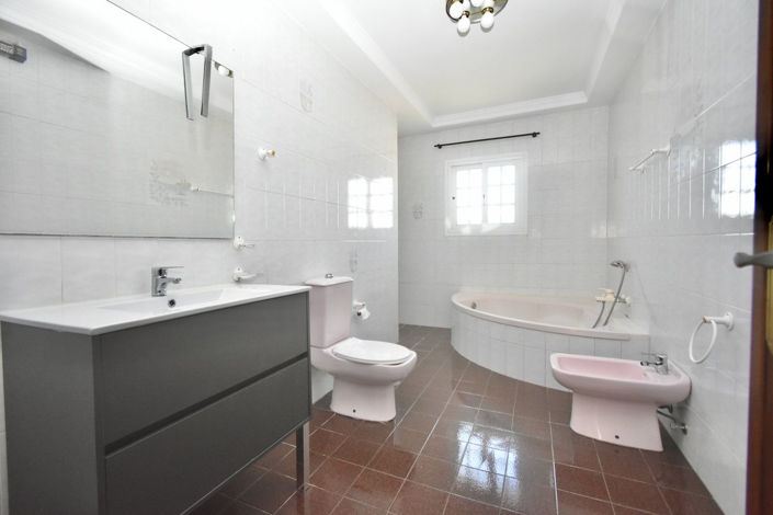 Image No.45-5 Bed Villa for sale