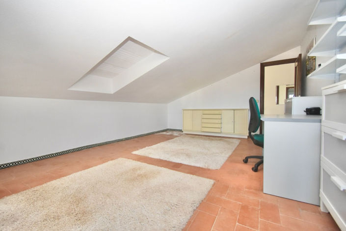Image No.48-5 Bed Villa for sale