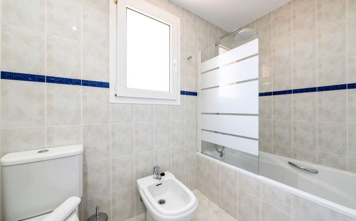 Image No.39-4 Bed Semi-Detached for sale