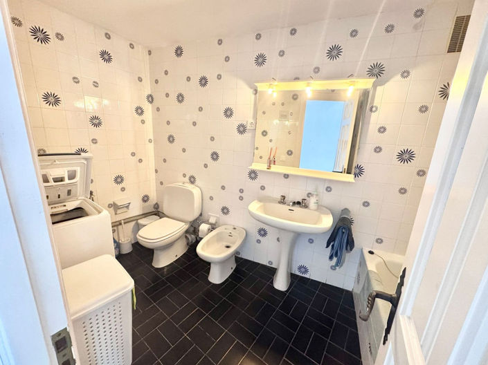 Image No.7-Studio for sale