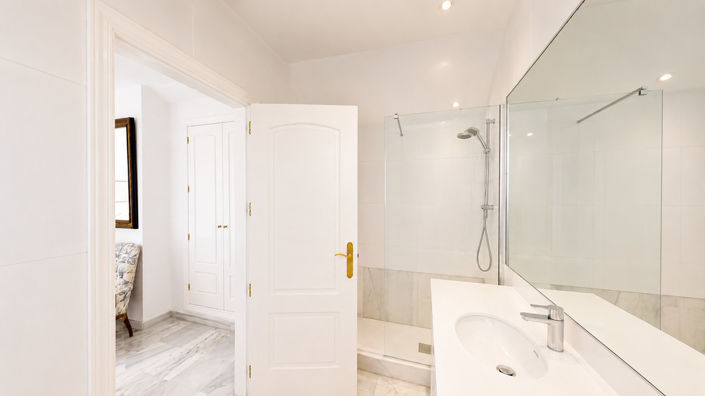 Image No.15-4 Bed Apartment for sale