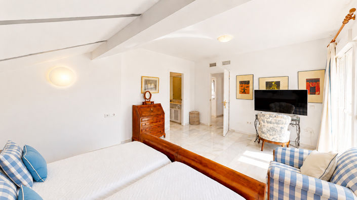 Image No.18-4 Bed Apartment for sale