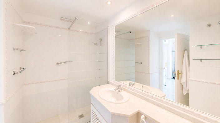 Image No.22-4 Bed Apartment for sale