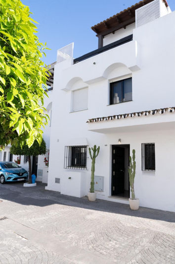 Image No.24-4 Bed Townhouse for sale