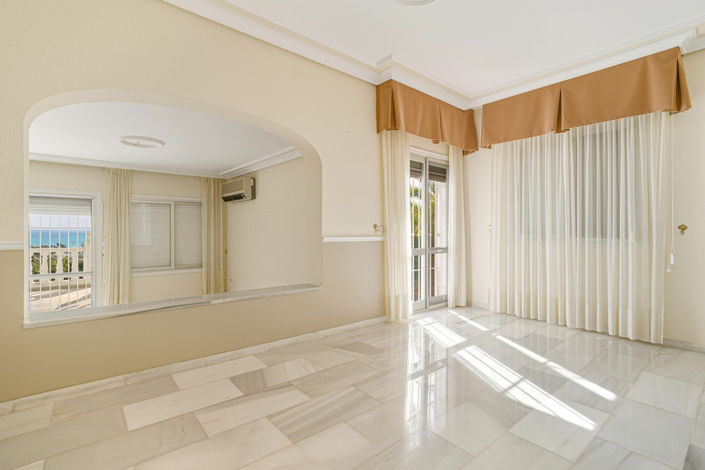 Image No.10-3 Bed Villa for sale