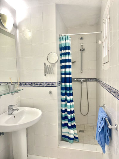 Image No.25-4 Bed Semi-Detached for sale