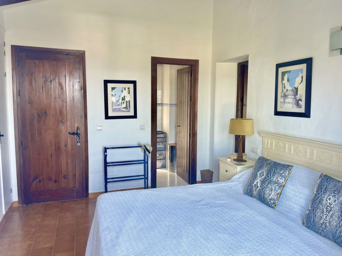 Image No.4-4 Bed Semi-Detached for sale