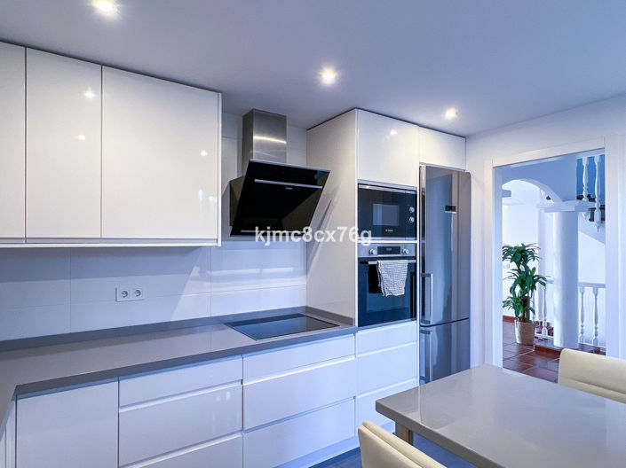 Image No.18-4 Bed Townhouse for sale