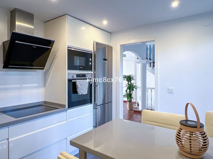Image No.21-4 Bed Townhouse for sale