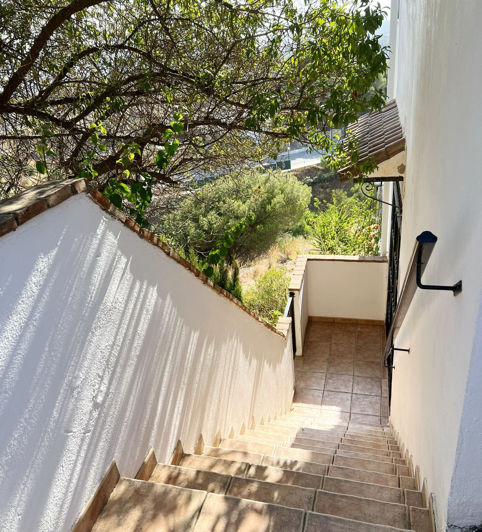 Image No.26-3 Bed Townhouse for sale